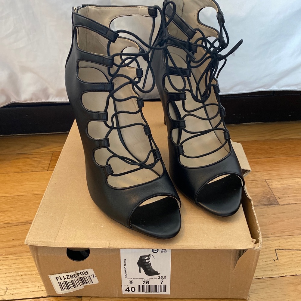Zara Basic Collection Leather Ankle Boot Style Shoe
